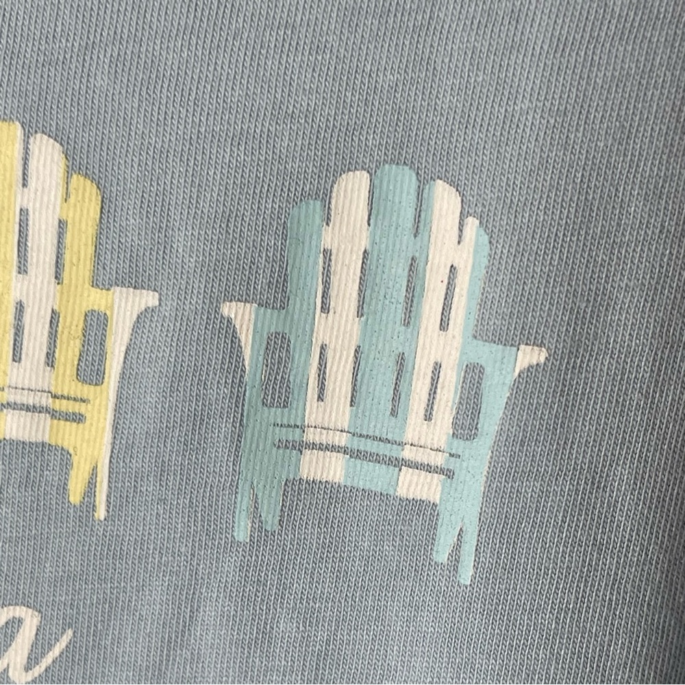Cuffy’s Cape Cod Women’s V-Neck T-Shirt Beach Chairs L - Picture 9 of 10